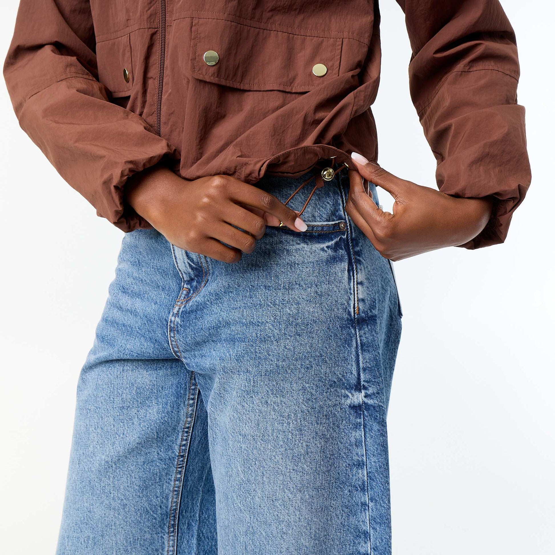 Windbreaker jacket with hood and flap pockets BROWN