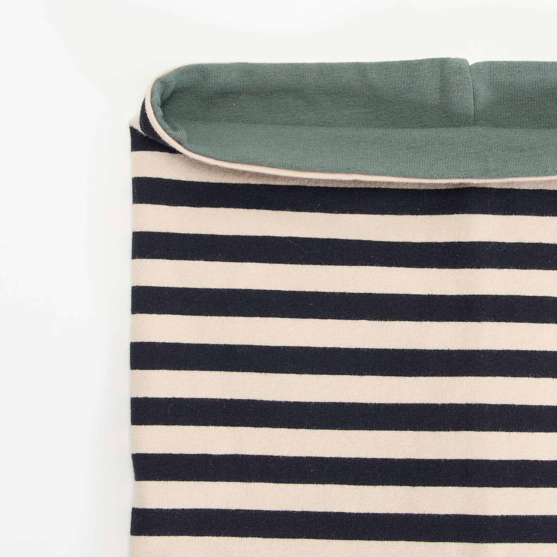 Reversible Pull-On Snood BLACK
