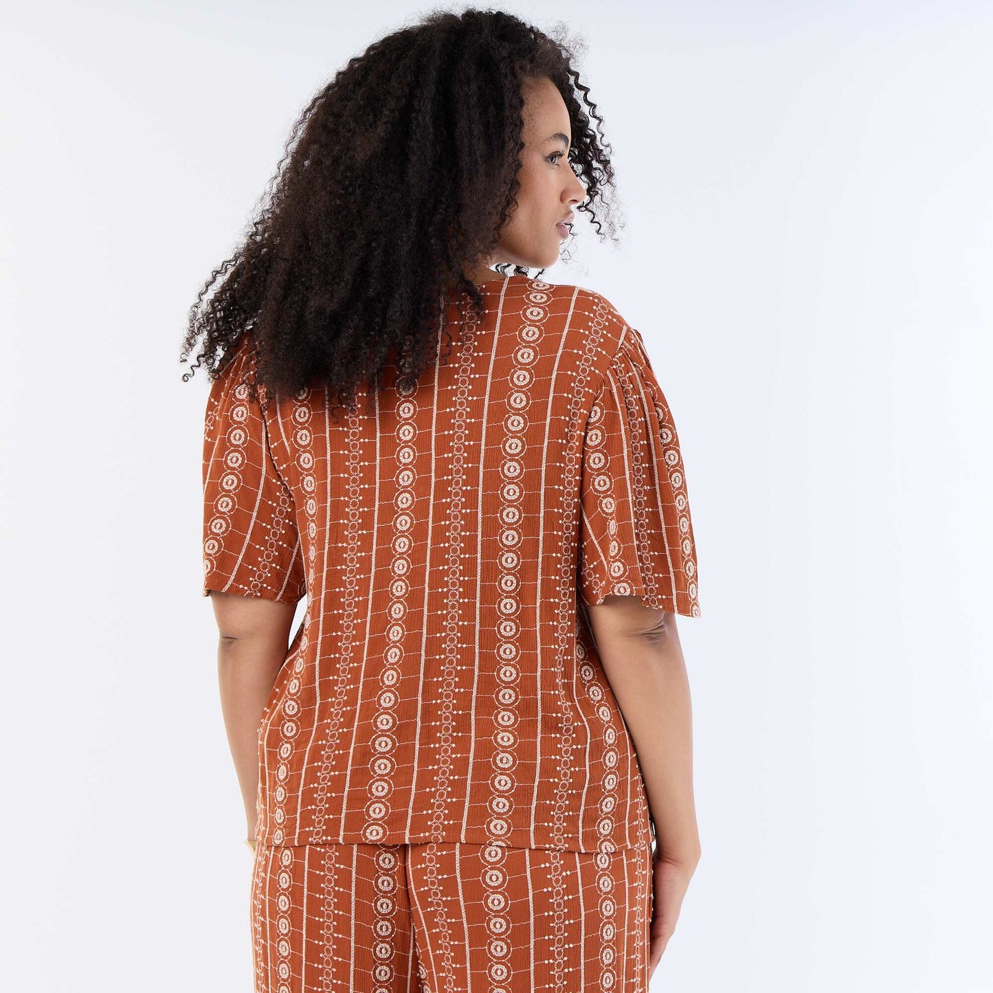 Short-sleeved blouse with bows and embroidery ORANGE