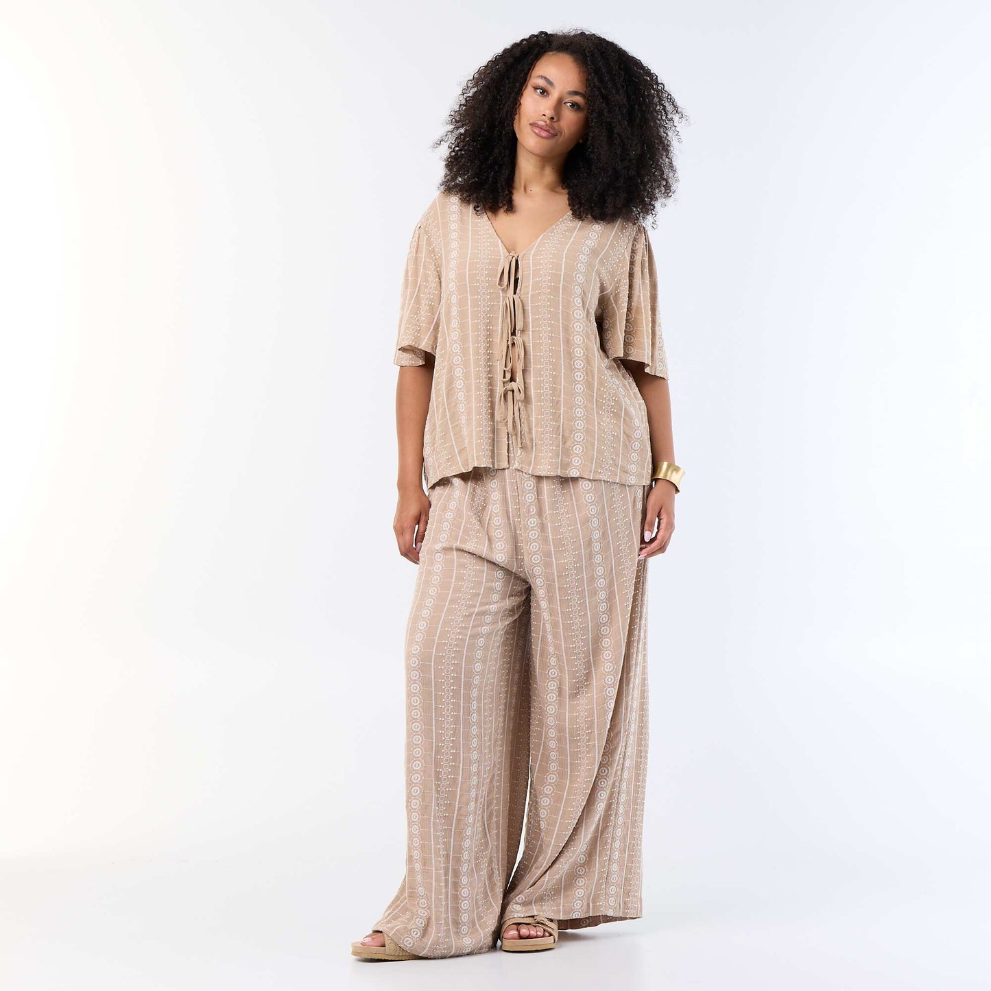 Short-sleeved blouse with bows and embroidery BEIGE