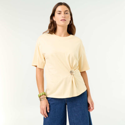 Short-sleeve T-shirt with Shell Charm BEIGE