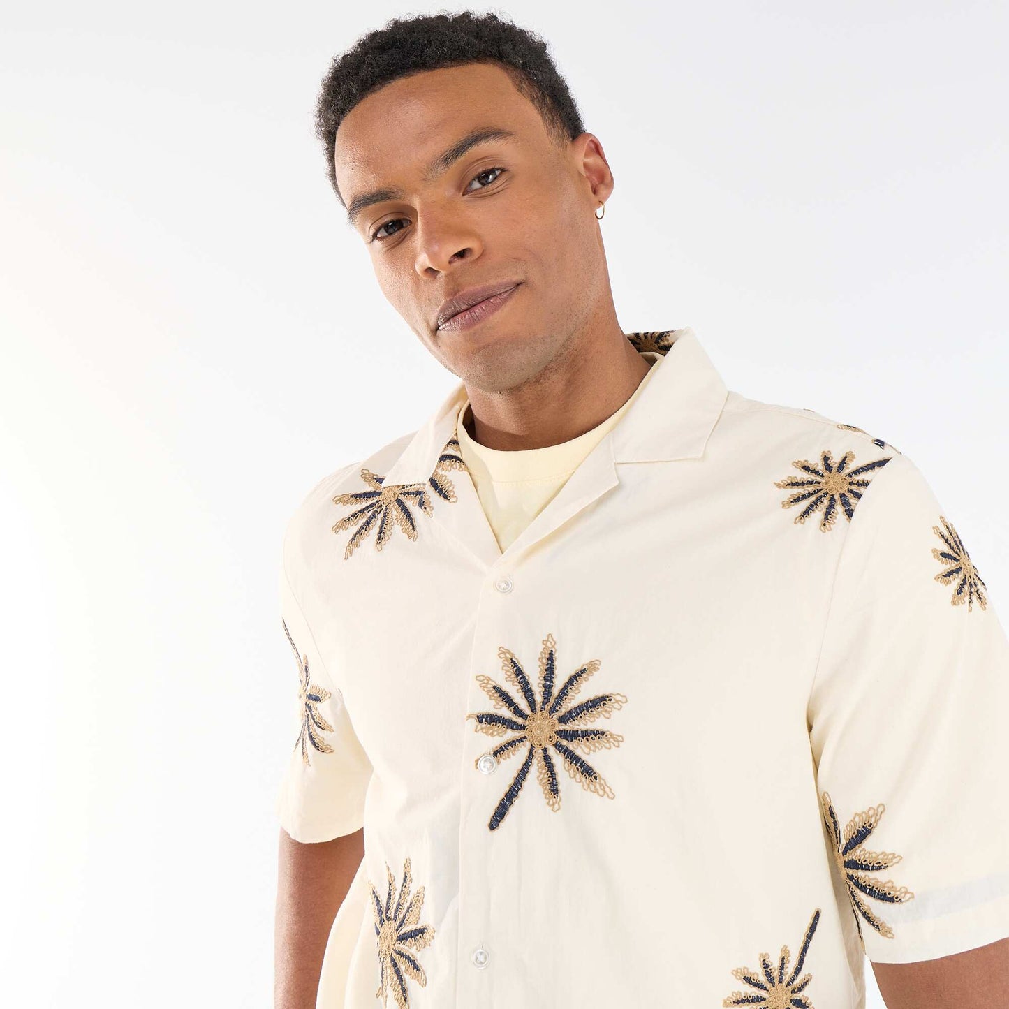 Short-sleeved shirt with embroidered pattern BEIGE