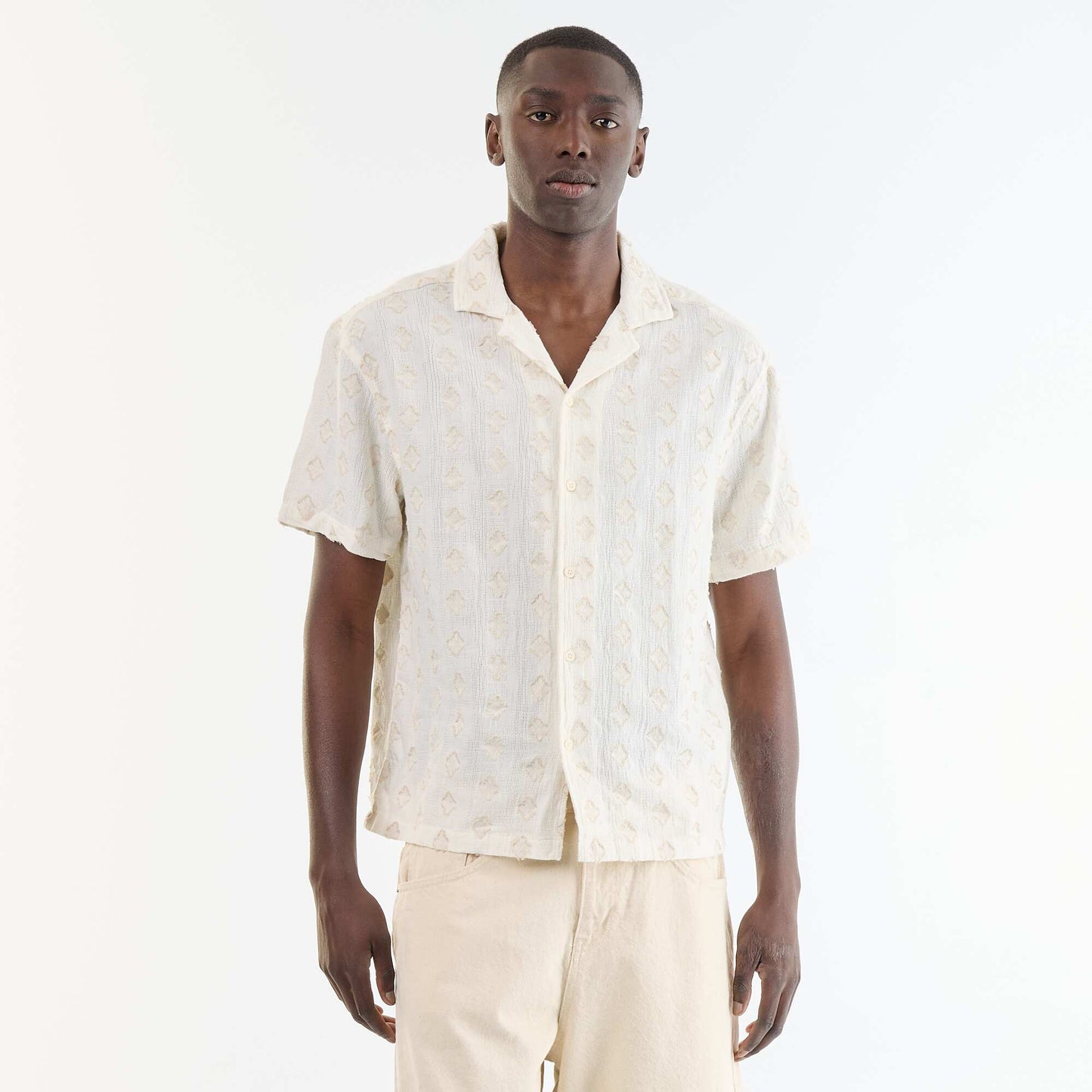 Short-sleeved fancy knit shirt with embroidery BEIGE