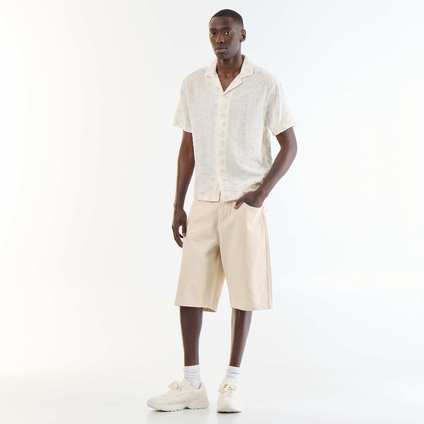 Short-sleeved fancy knit shirt with embroidery BEIGE