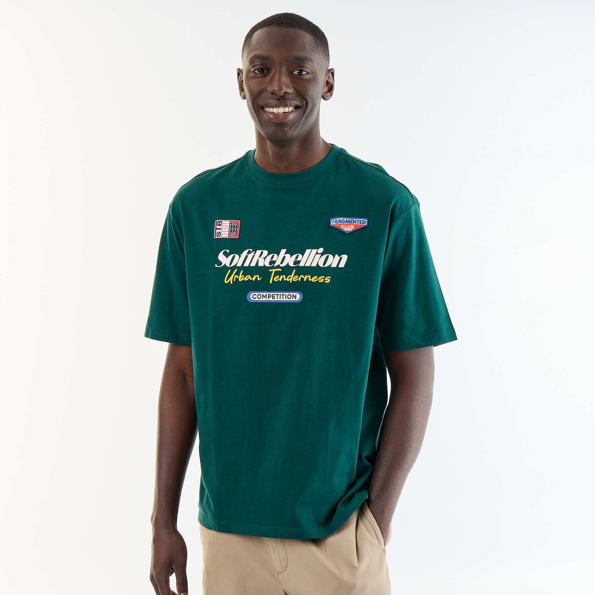 Solid short-sleeved T-shirt with sewn patches GREEN