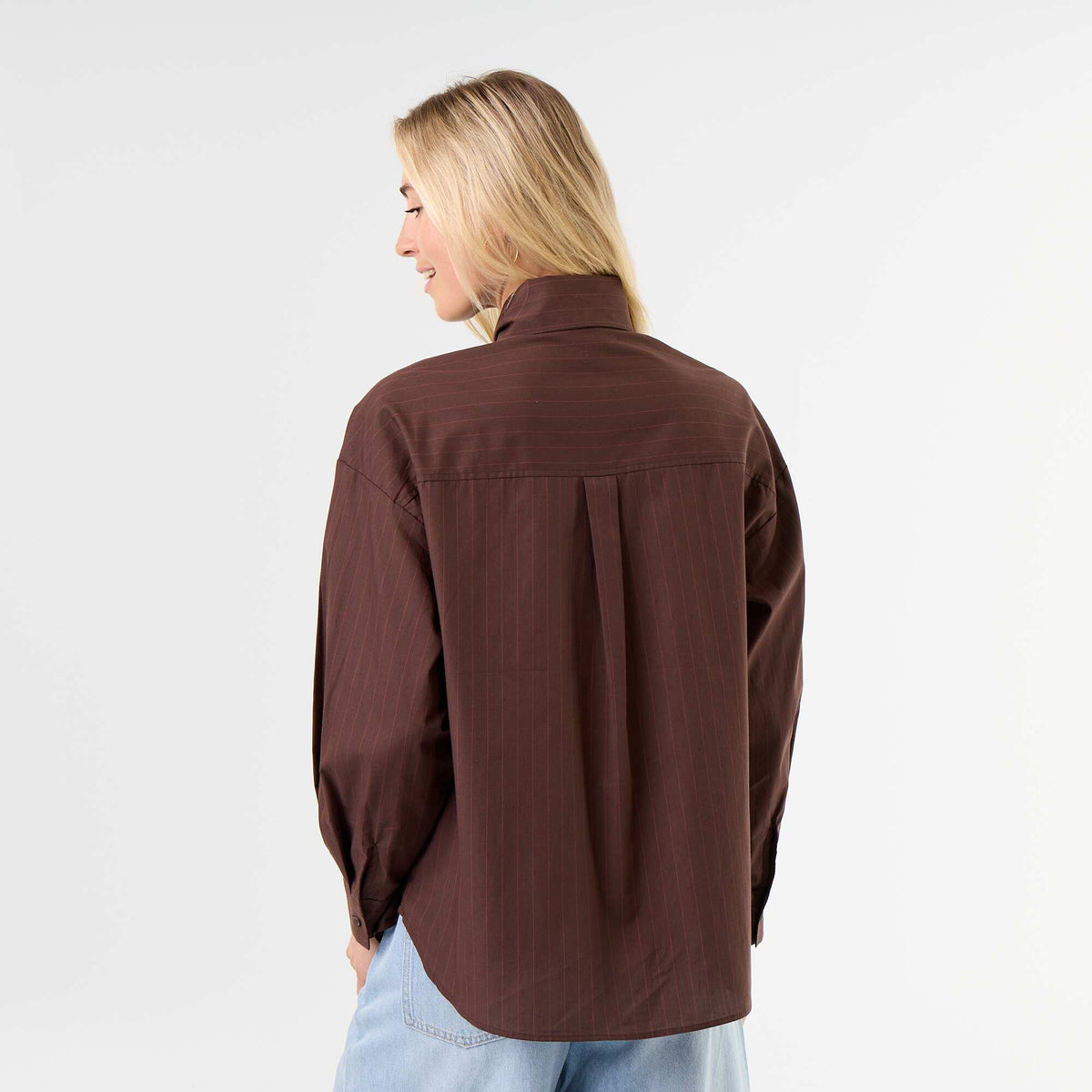 Loose-fit long-sleeved blouse with pussy-bow collar BROWN