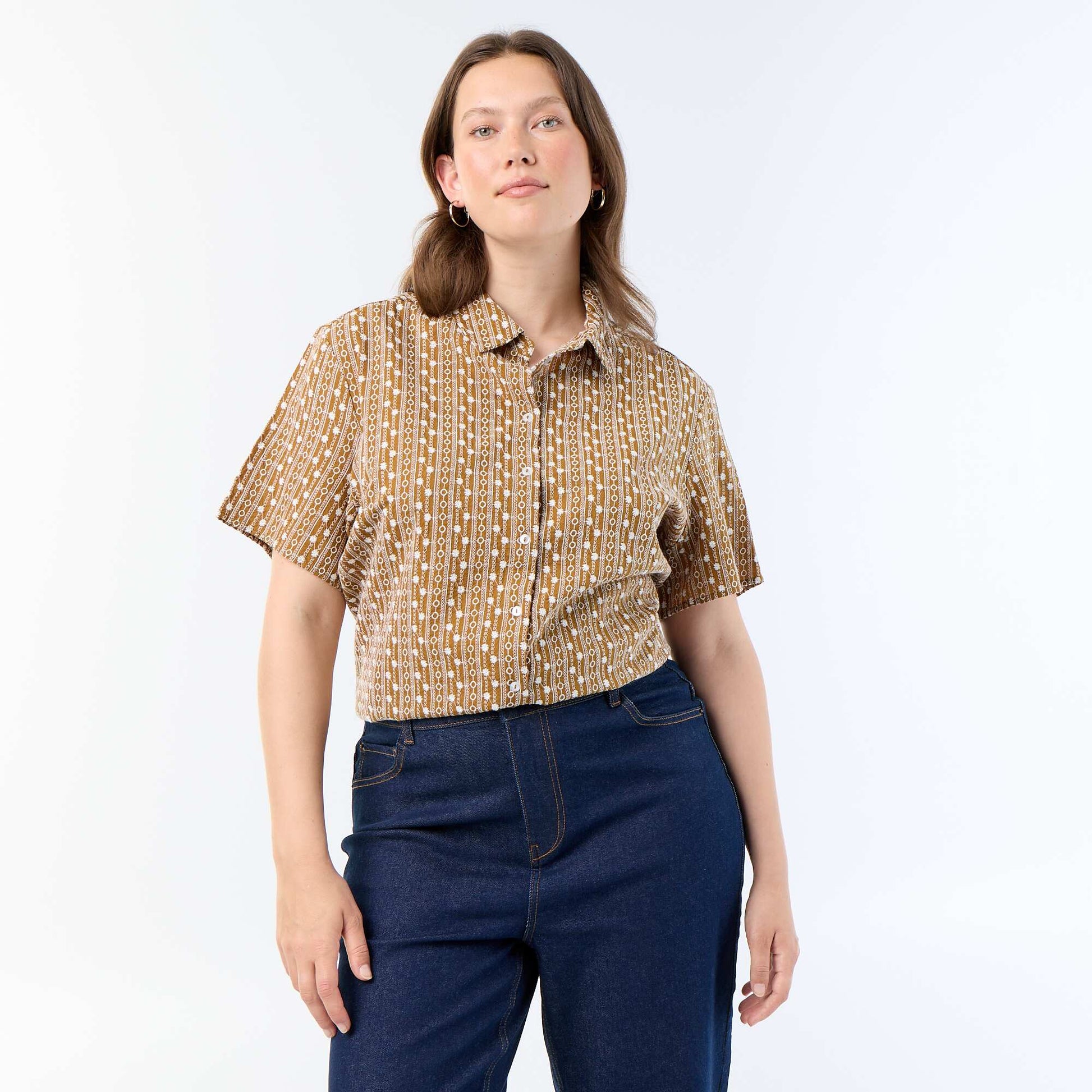Short-sleeved shirt with embroidered design BROWN