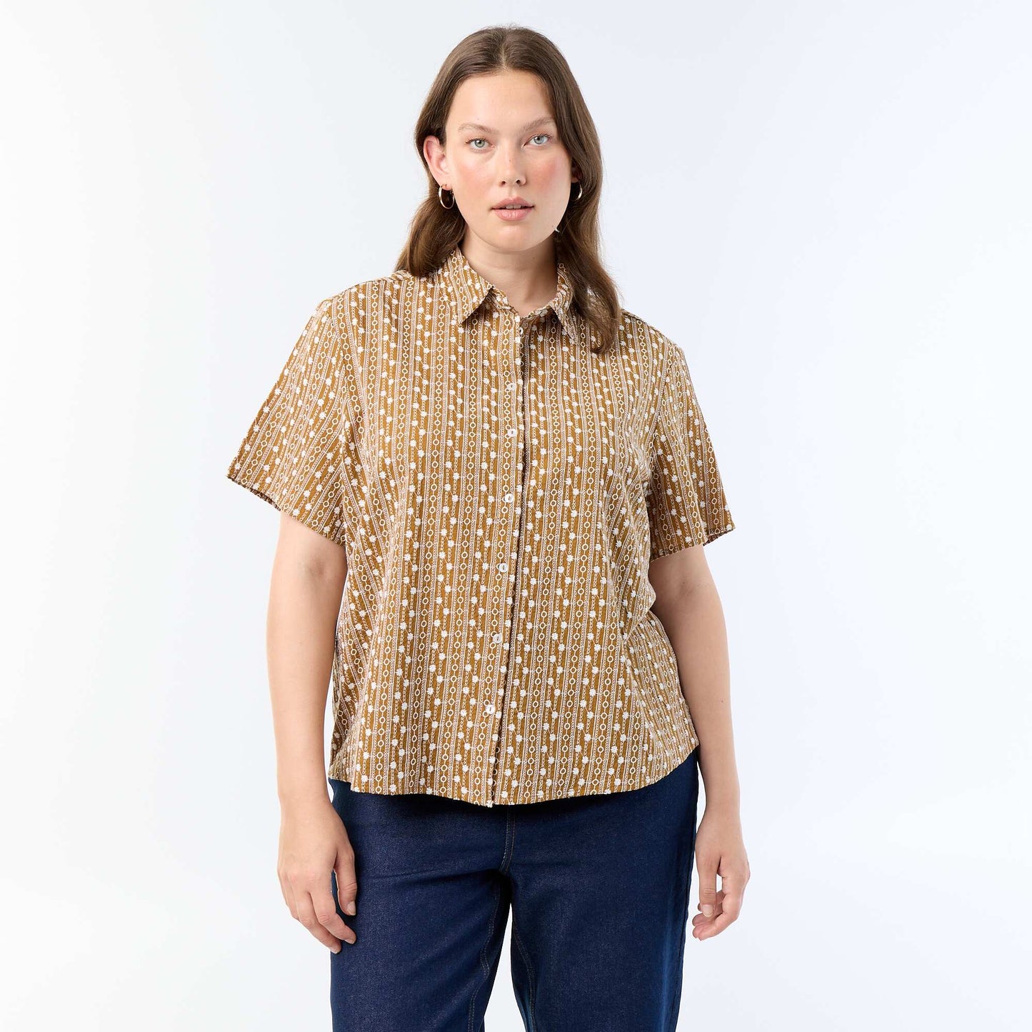 Short-sleeved shirt with embroidered design BROWN