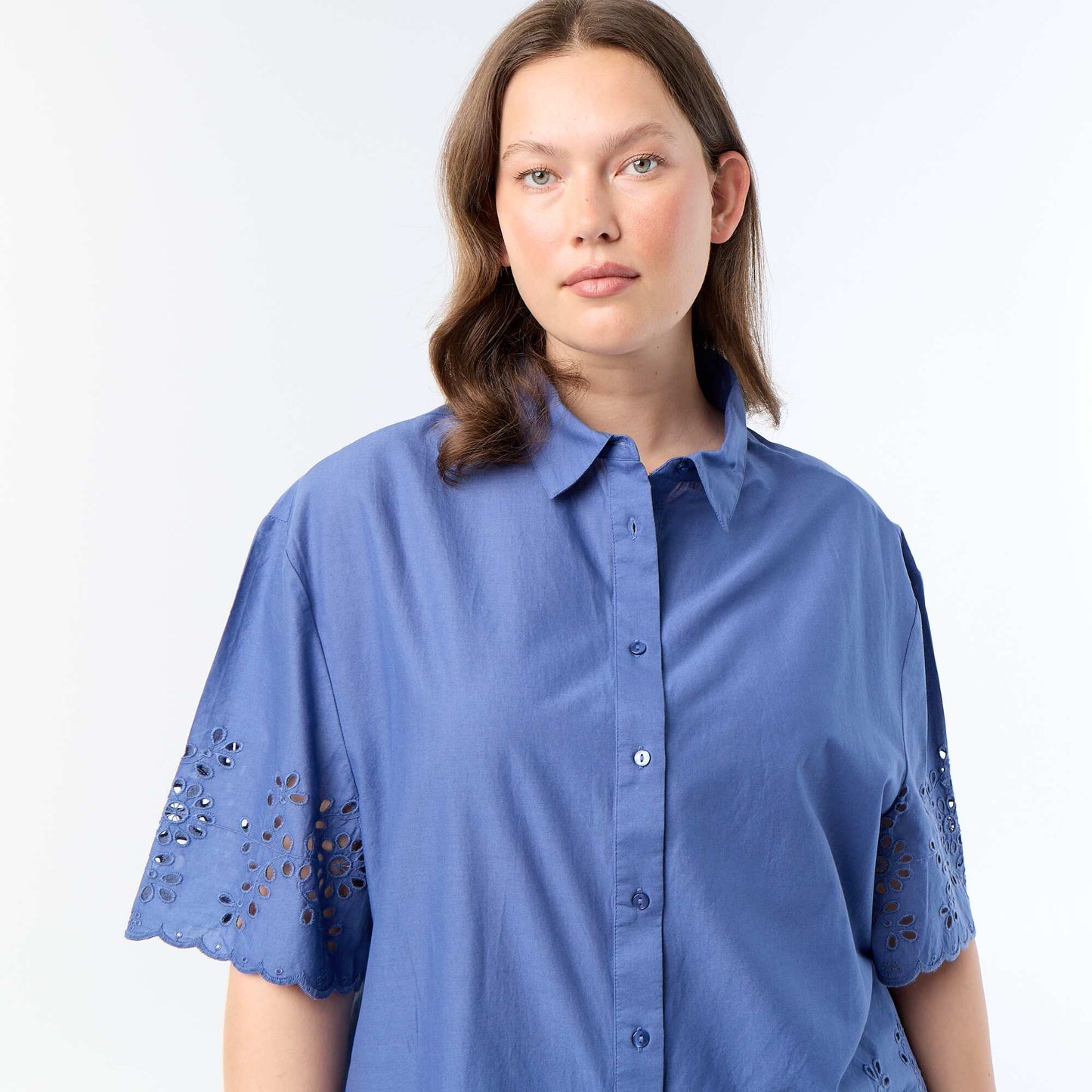 Short-sleeved blouse with openwork embroidery BLUE