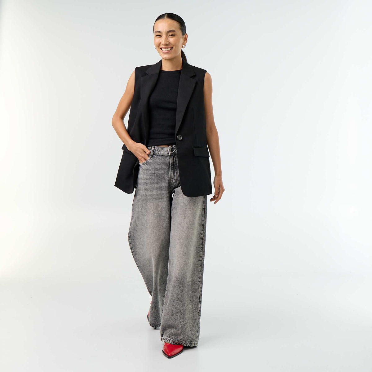 Long sleeveless jacket BLACK