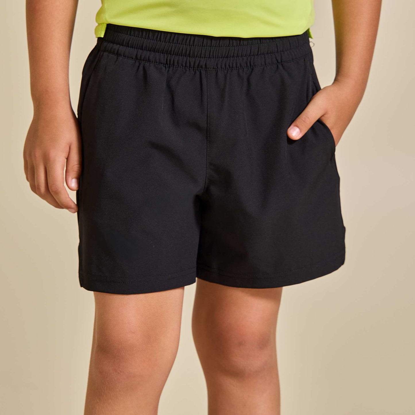 Sports shorts with zipped back pocket BLACK