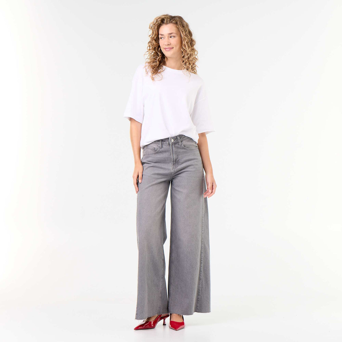 Wide Leg Jeans with Raw Hem GREY