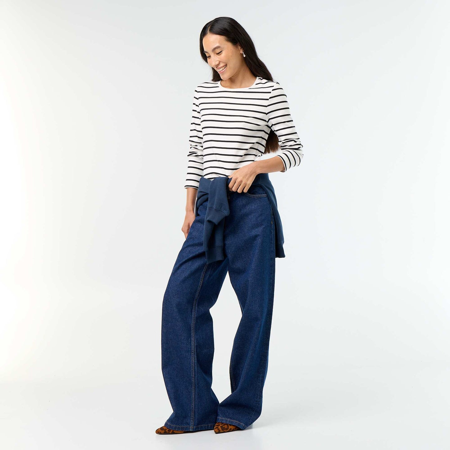 Barrel Jeans with Asymmetric Button Fly BLUE