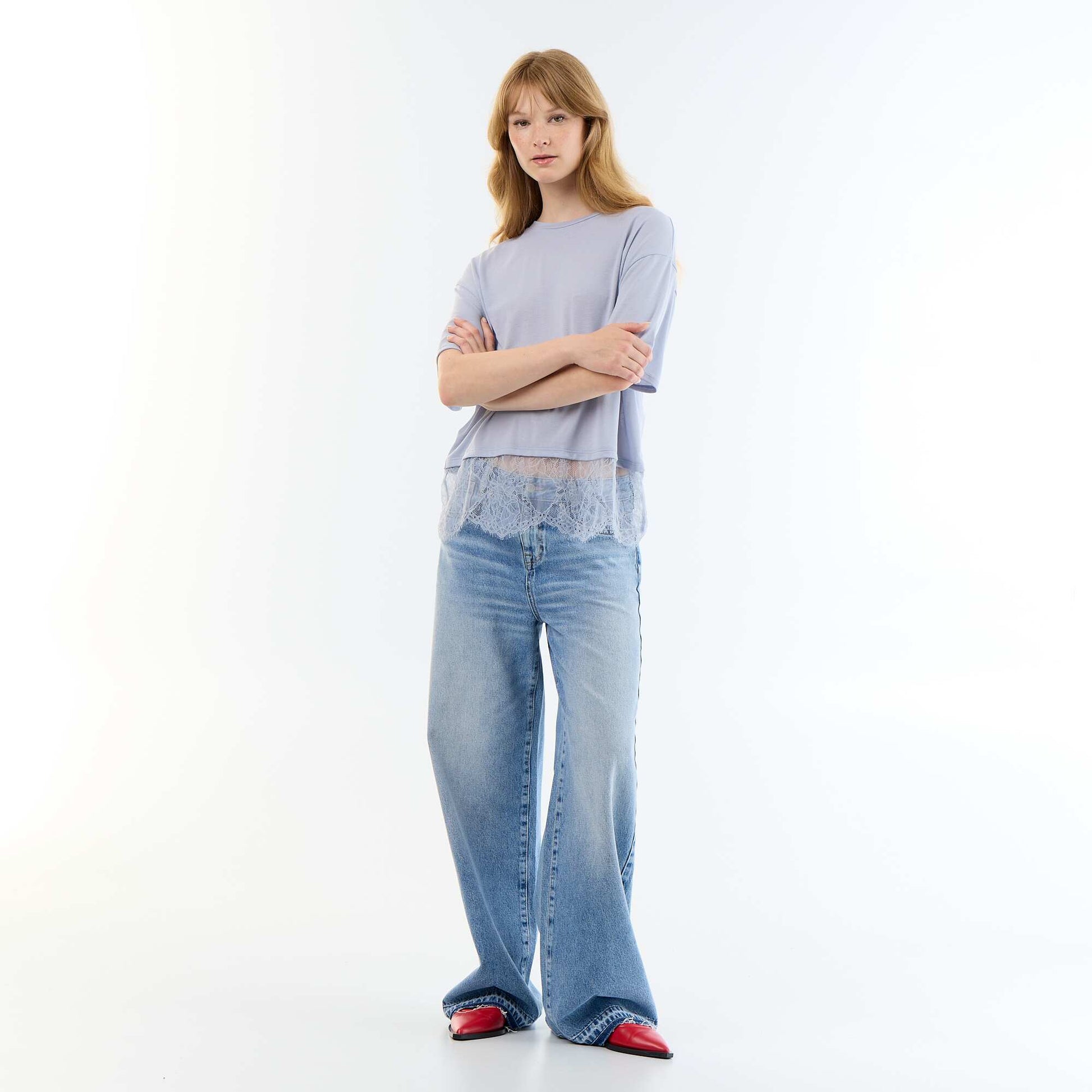 Lightweight T-shirt with lace hem BLUE