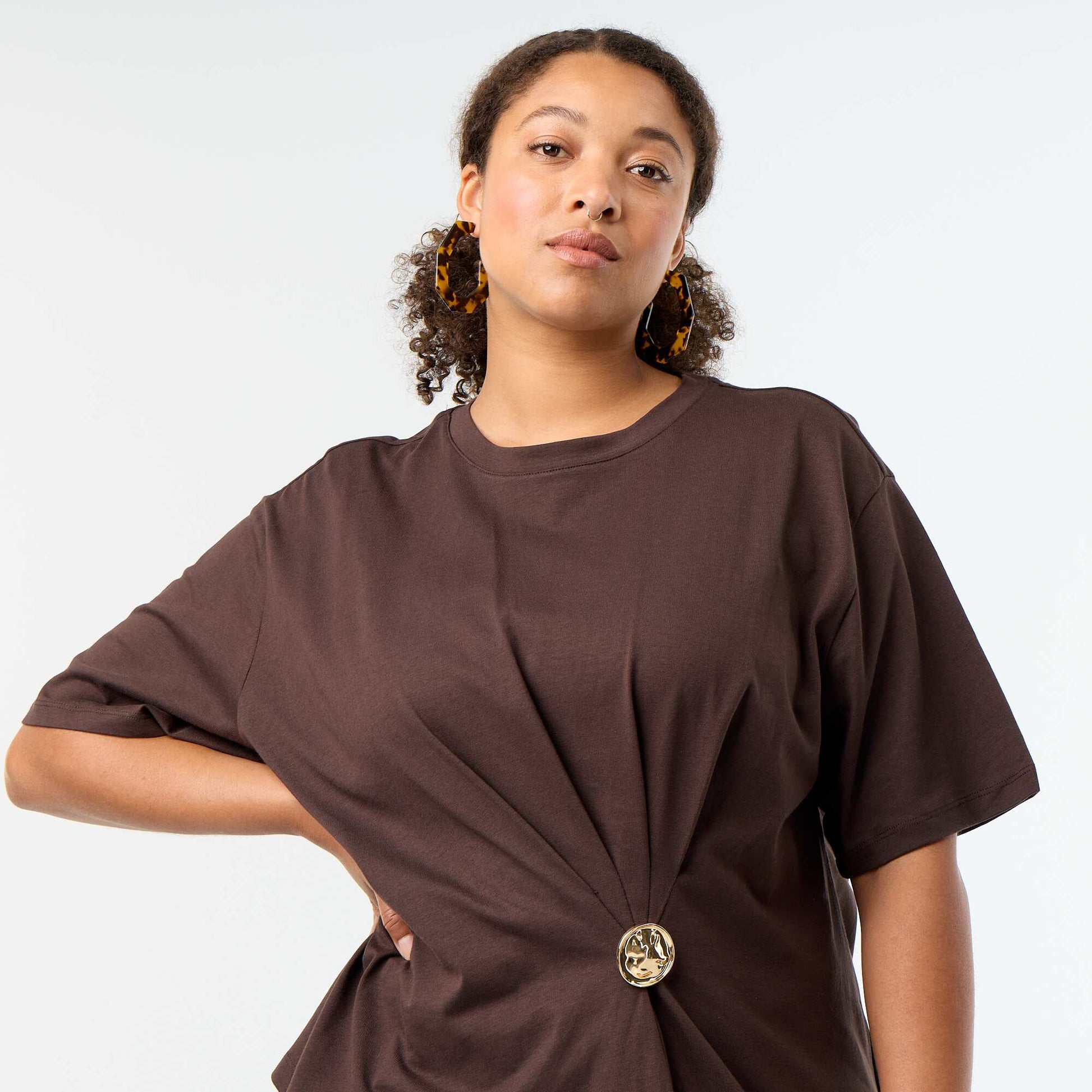 Draped T-shirt with Golden Brooch Detail BROWN