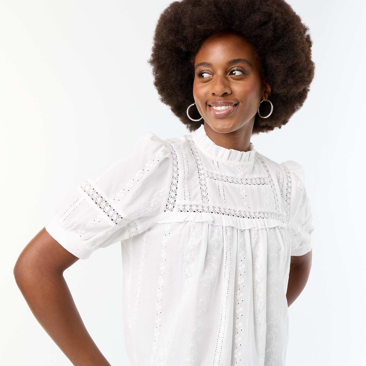 Short-sleeved blouse with embroidery WHITE
