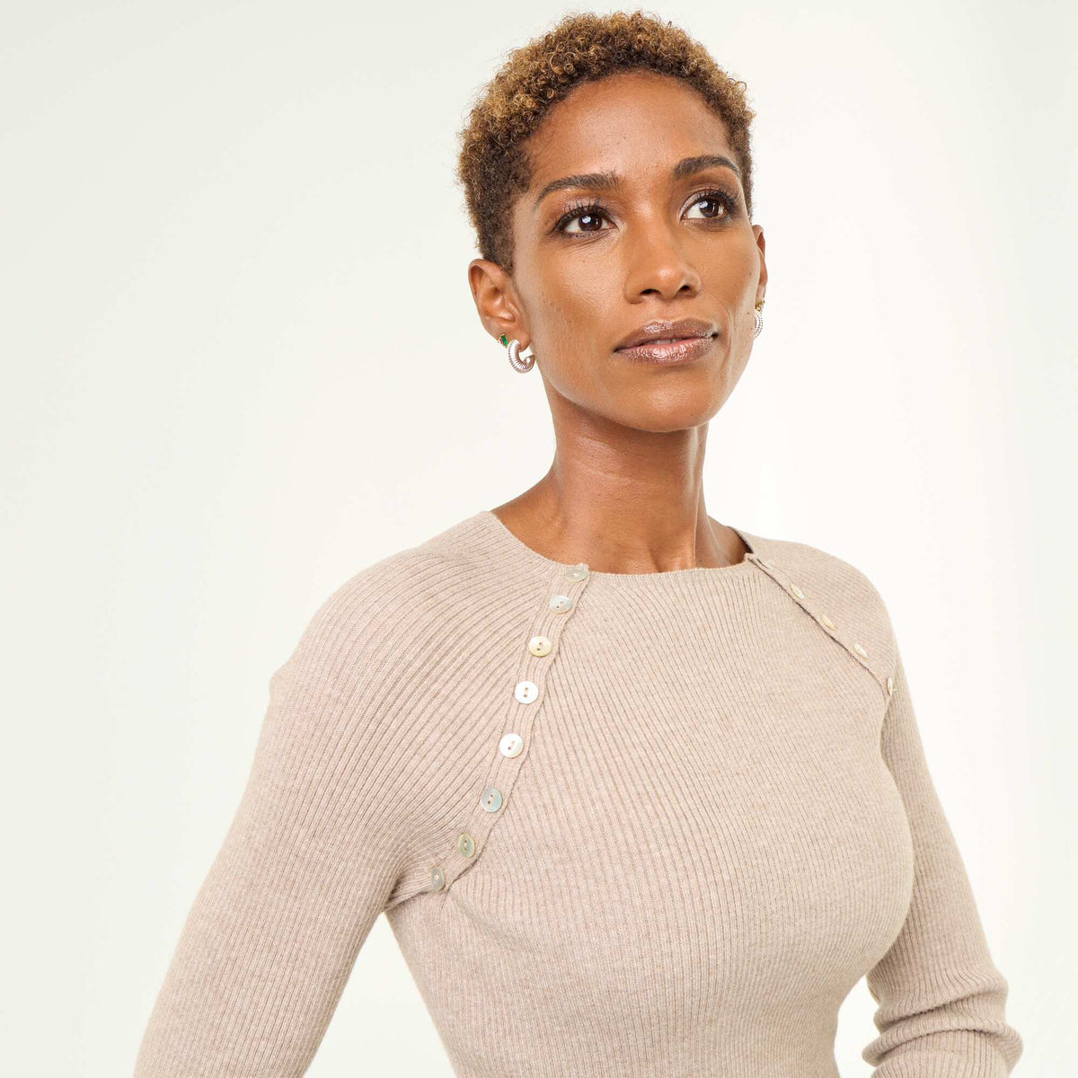 Buttoned raglan sleeve sweater BEIGE