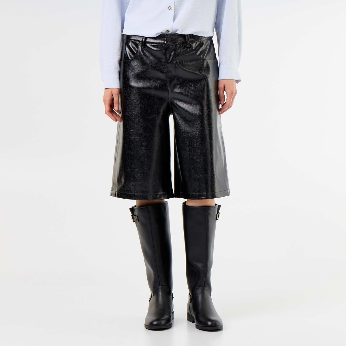 Vinyl wide-leg Bermuda shorts BLACK