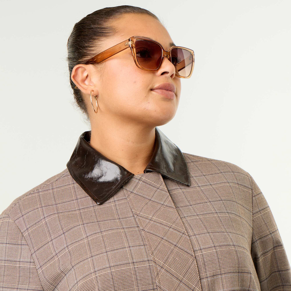 Checked jacket with vinyl collar BEIGE