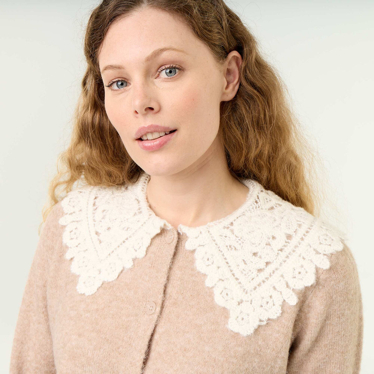 Buttoned Cardigan with Peter Pan Collar BEIGE