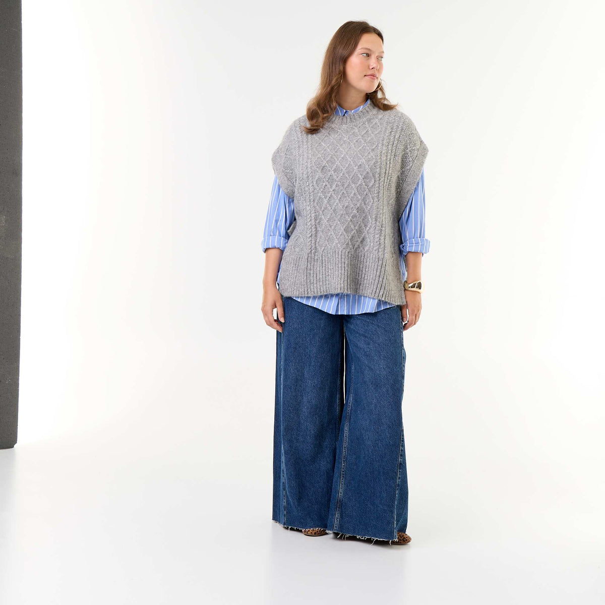 Sleeveless sweater with side ties GREY