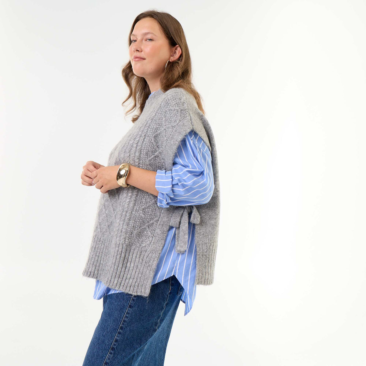 Sleeveless sweater with side ties GREY