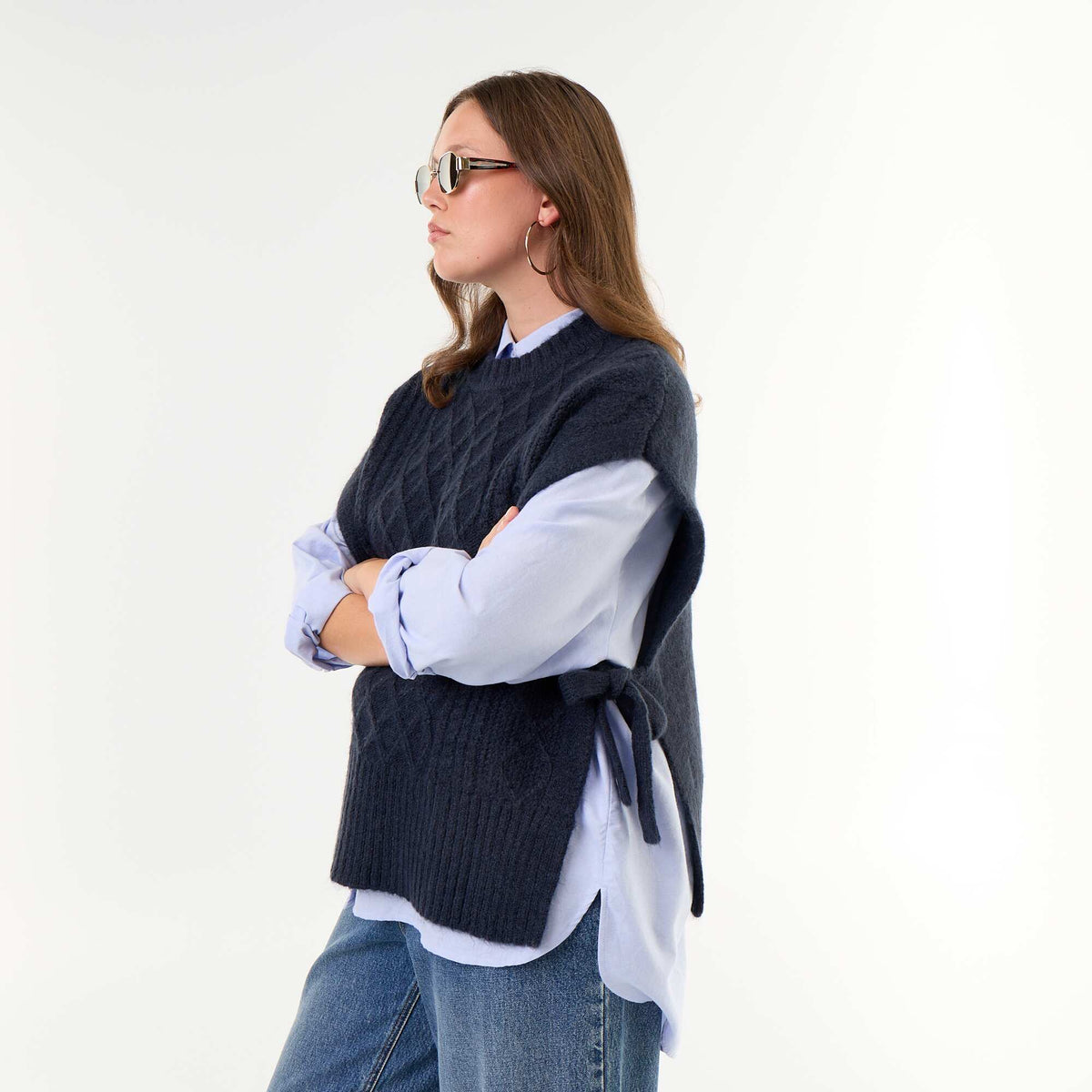 Sleeveless sweater with side ties BLUE