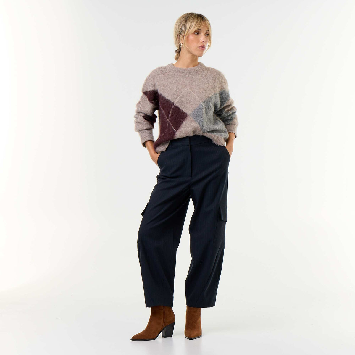 Warm knit round neck sweater BROWN