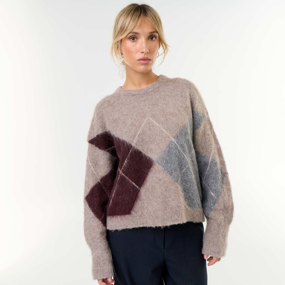 Warm knit round neck sweater BROWN