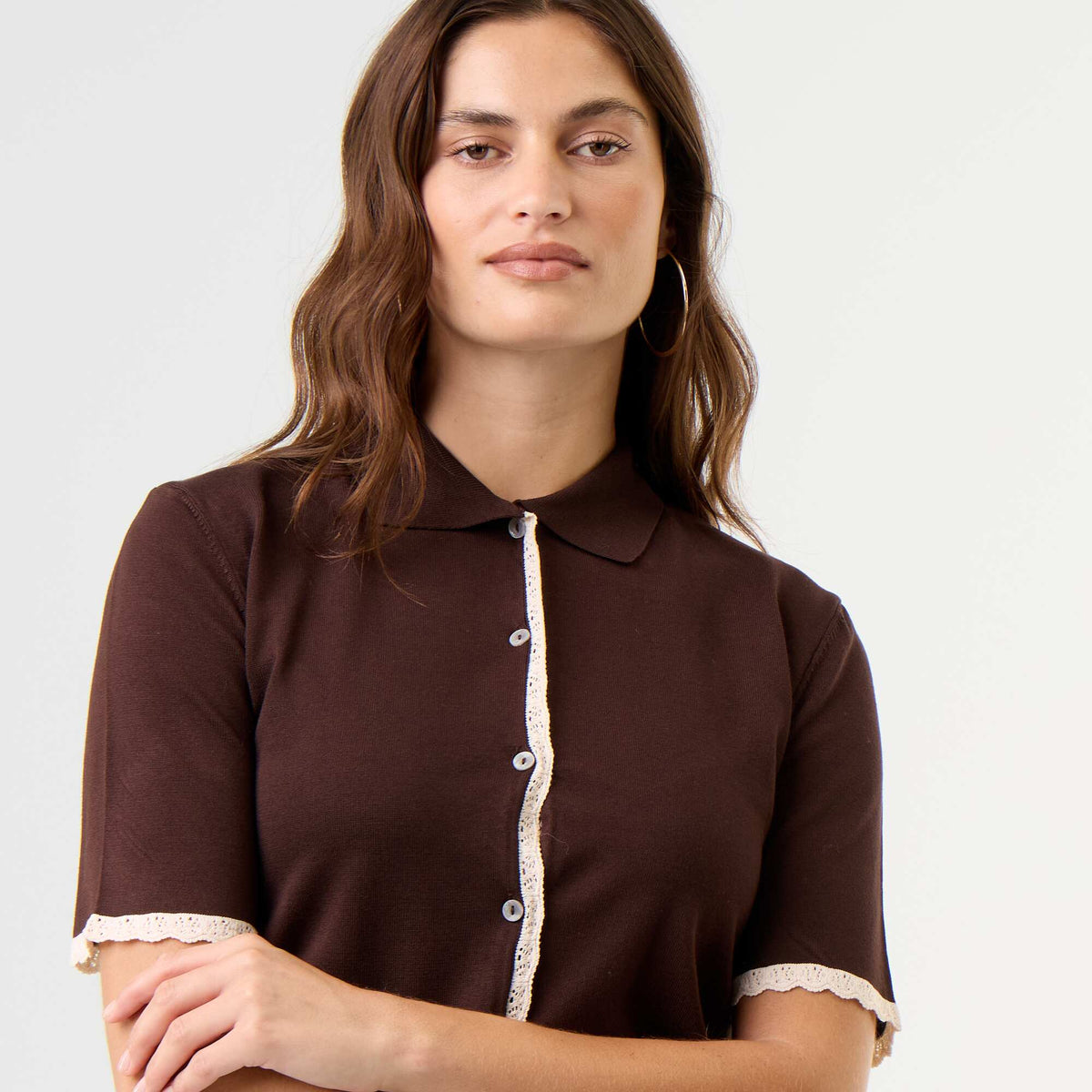 Short-Sleeved Knit Cardigan with Lace BROWN