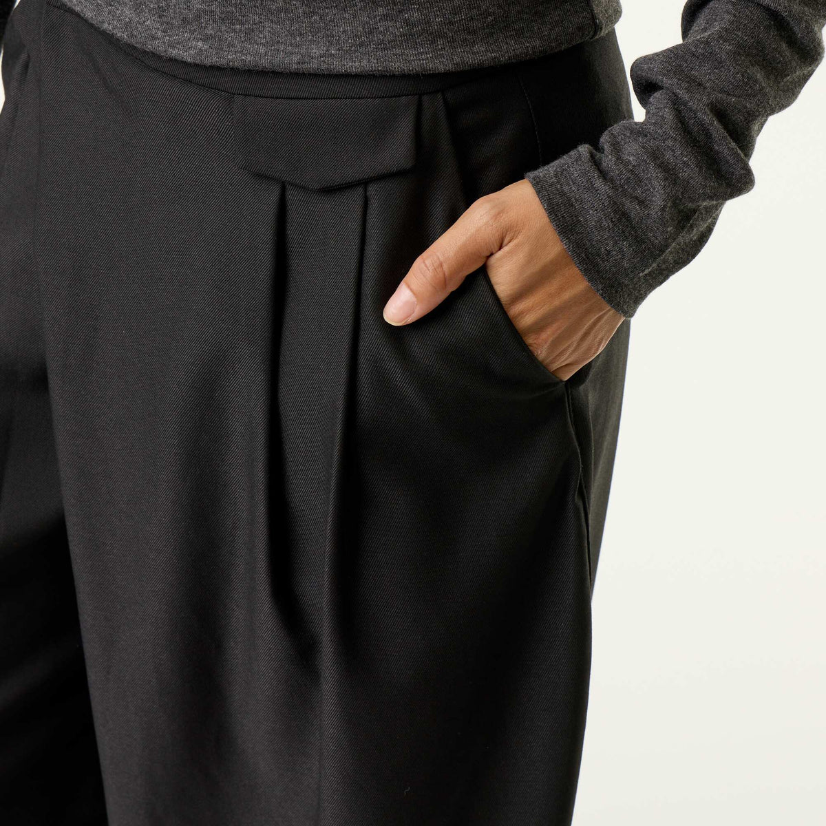 High-waisted wide barrel leg trousers BLACK